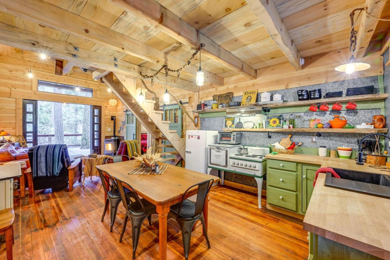 Enchanting Creekside Cabin Near Kings Canyon Park! Badger Экстерьер фото